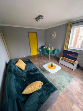 Lovely 2 bed apartment in town centre with breakfast included